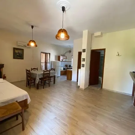 Menelaos Apartment