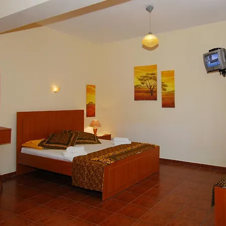 Menelaos Apartment *