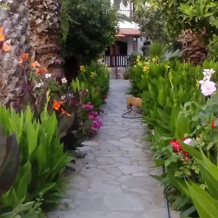 Menelaos Apartamento *